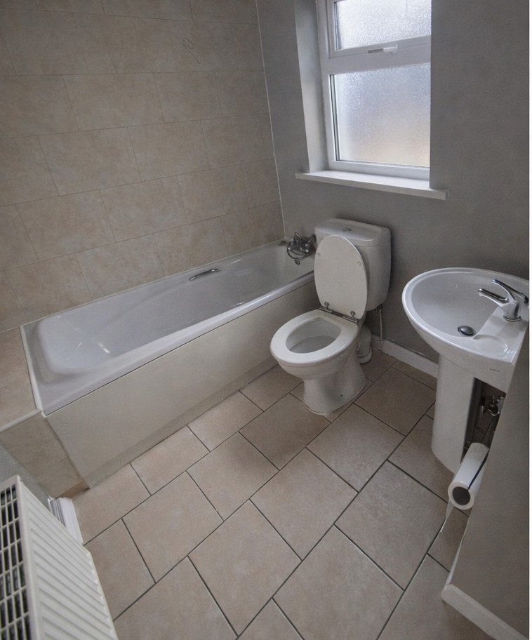Bathroom before renovation by A1 Handyman Services Dublin